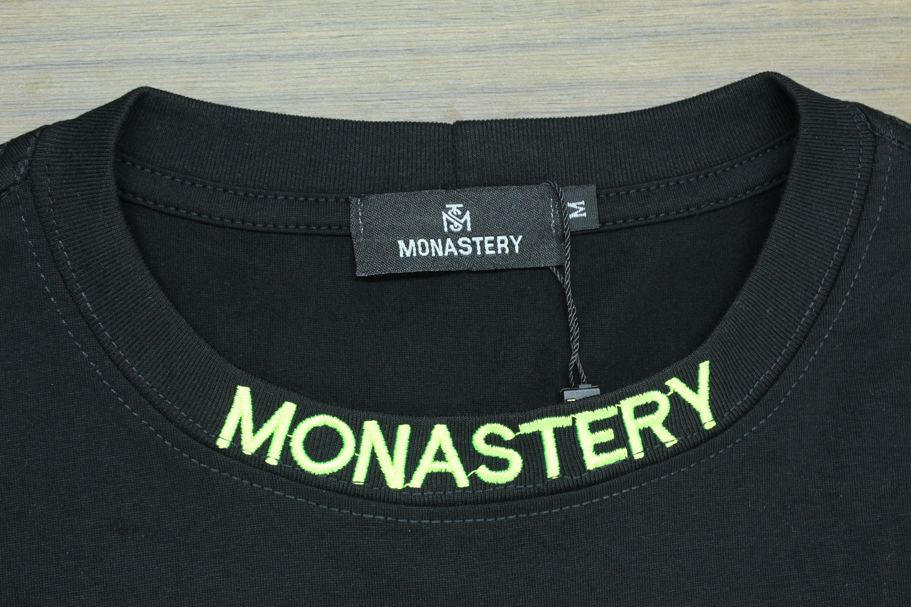 Camiseta Heavyweight Negro Neón — Bordado Premium | JULALE DROP 01