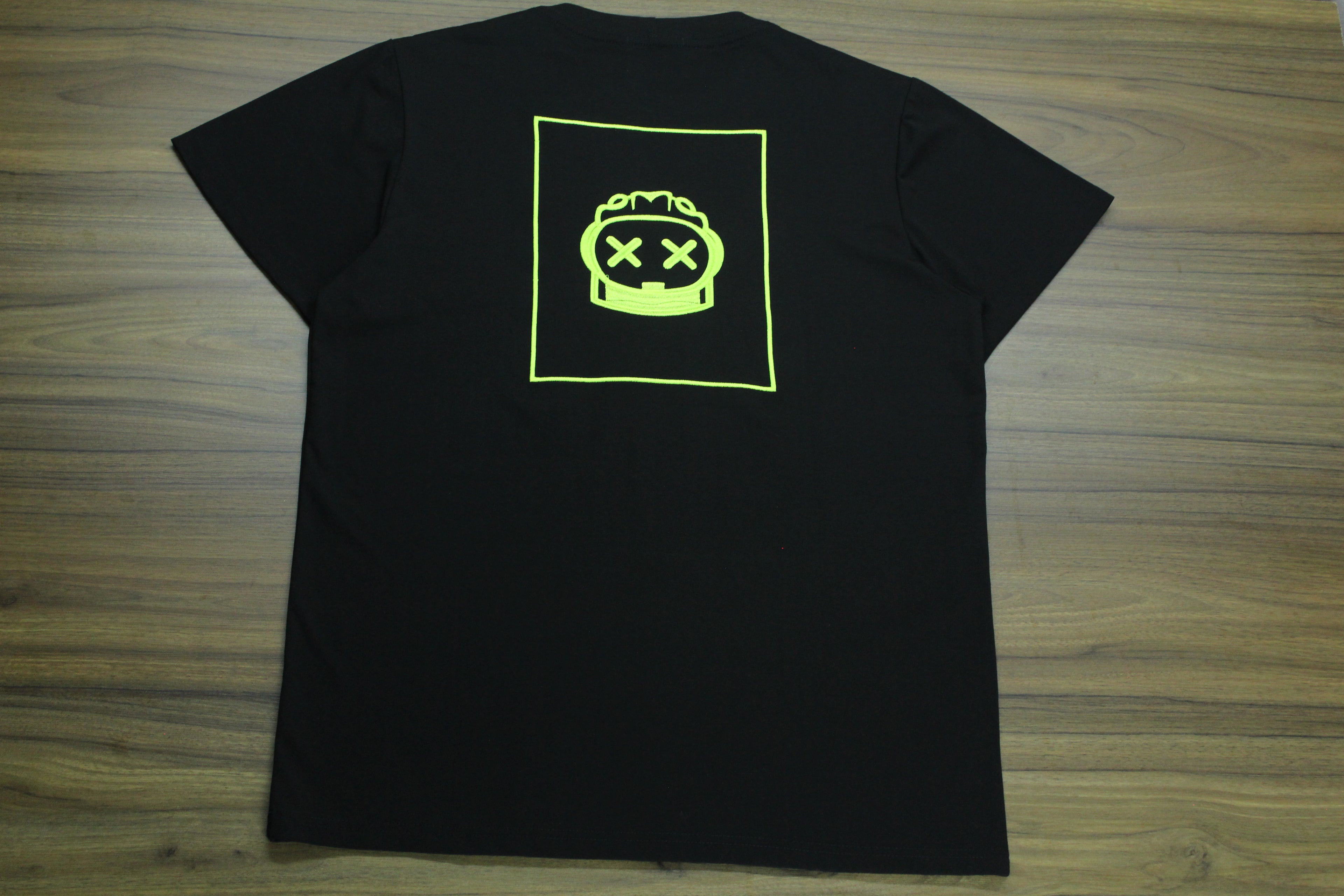Camiseta Heavyweight Negro Neón — Bordado Premium | JULALE DROP 01