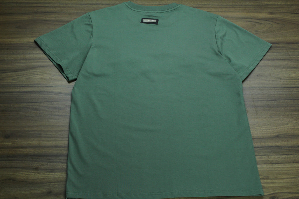 Camiseta Heavyweight Verde Cazador Placa Bordada Premium — Edición Especial | JULALE DROP 01