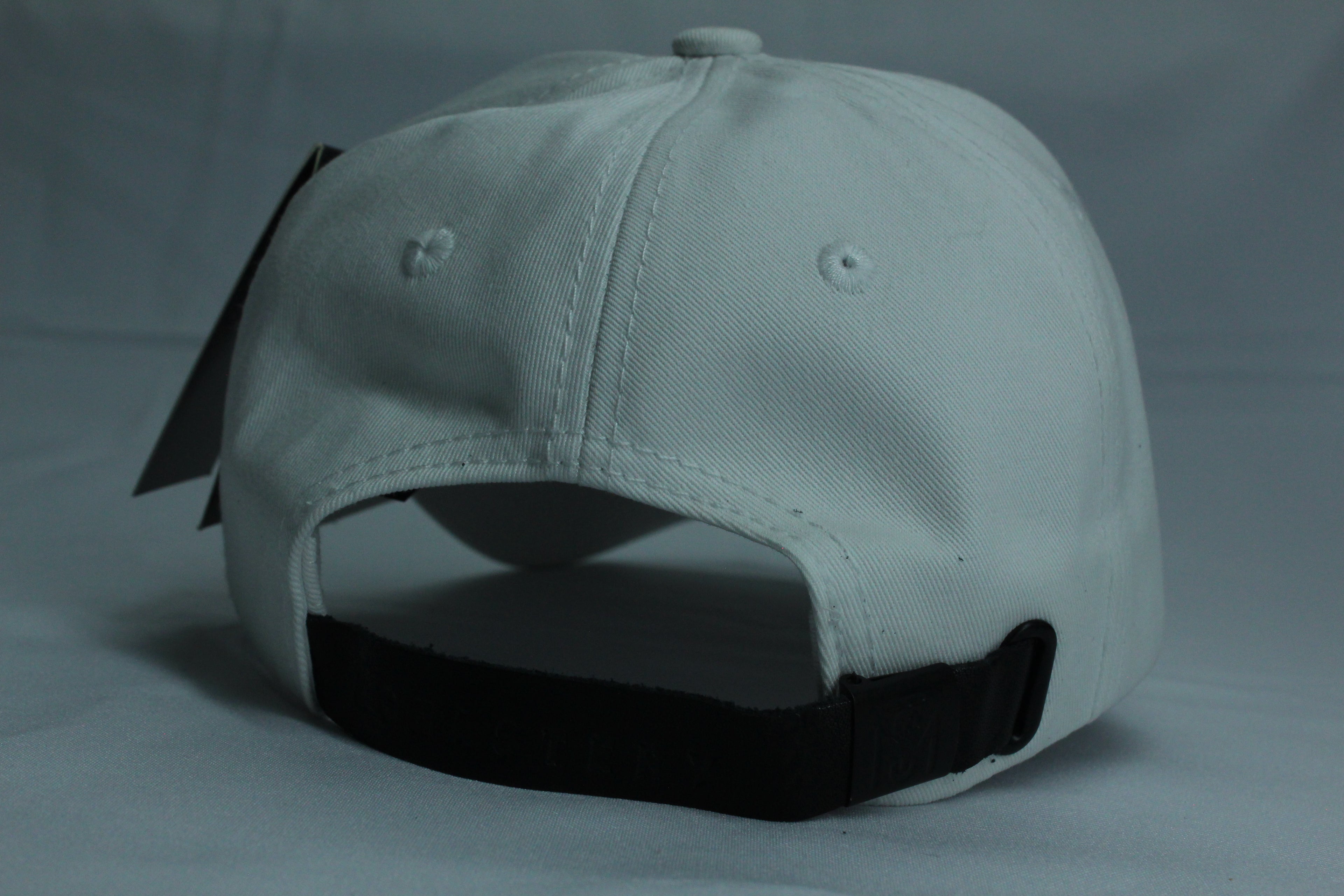 Gorra Premium Blanca Letras Bordadas Negro — Snapback Streetwear | JULALE DROP 01
