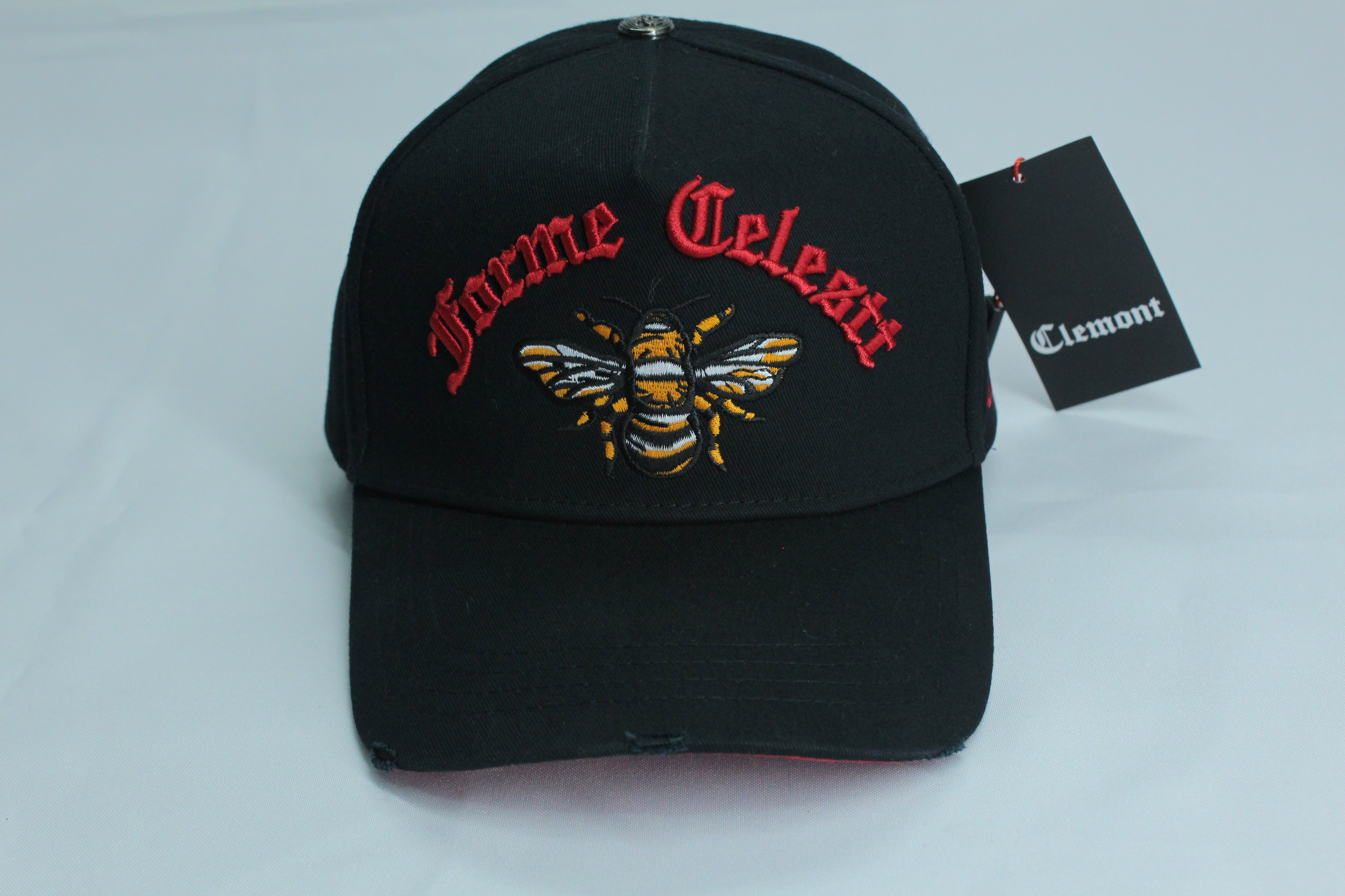 Gorra Premium Negra Abeja Bordada Gótico Rojo — Edición Especial | JULALE DROP 01