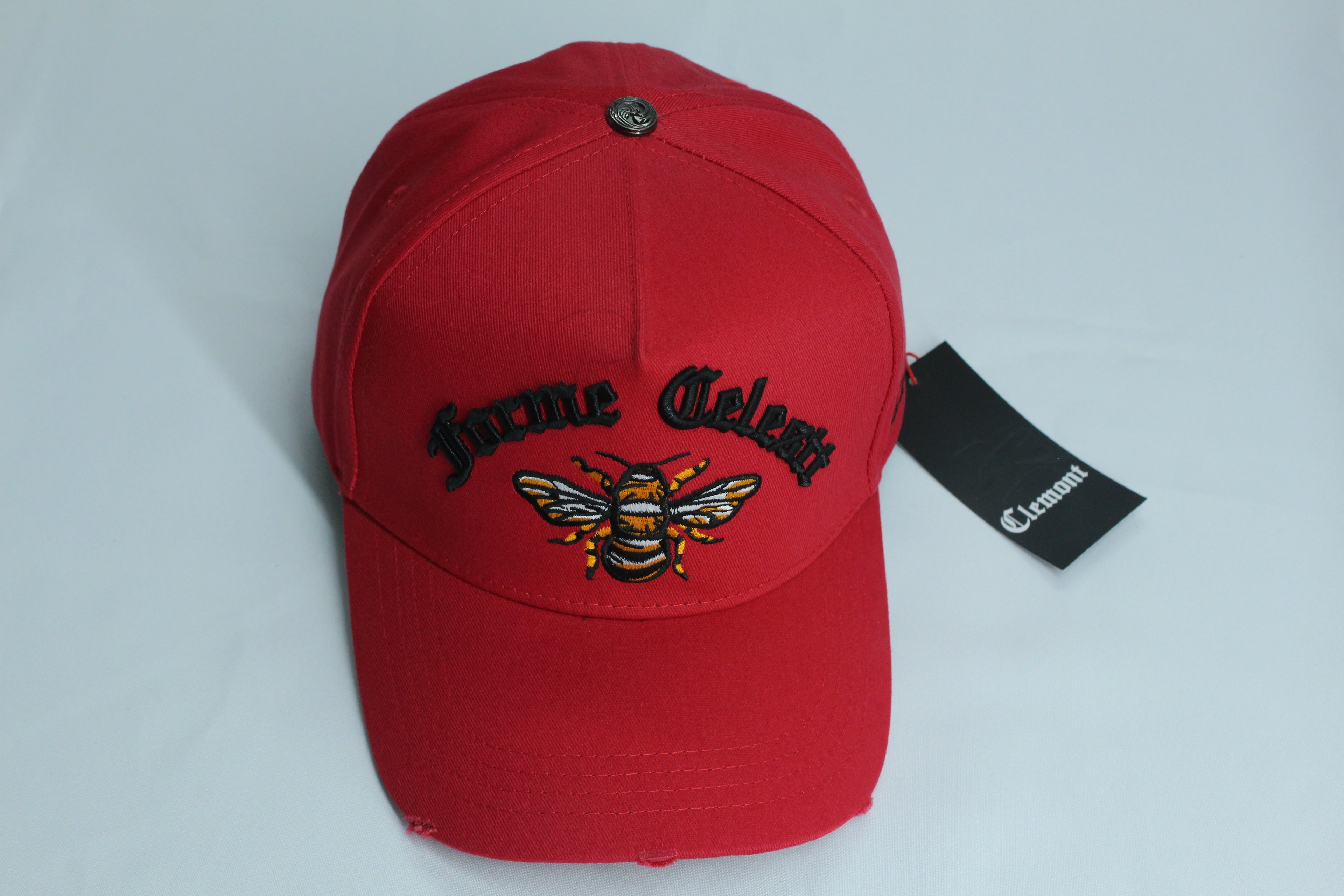 Gorra Premium Roja Abeja Bordada Gótico Negro — Edición Fuego | JULALE DROP 01